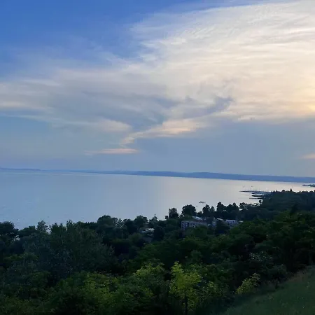 Feriehus Magaspart Balatonakarattya